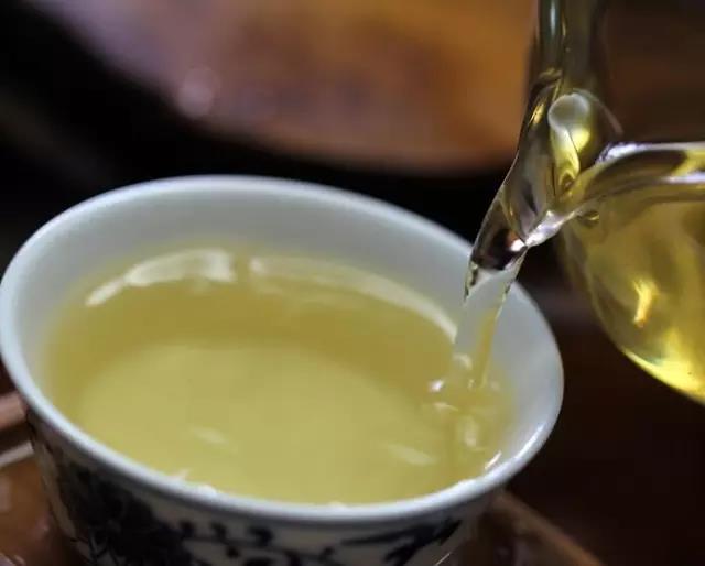 Analysis on the Brewing Techniques of Fresh Pu-erh Tea, Aged Pu-erh Tea, Sheng Pu-erh Tea and Shou Pu-erh Tea-