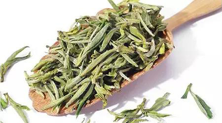 Why green tea has a green grassy flavor? How to deal with it?-