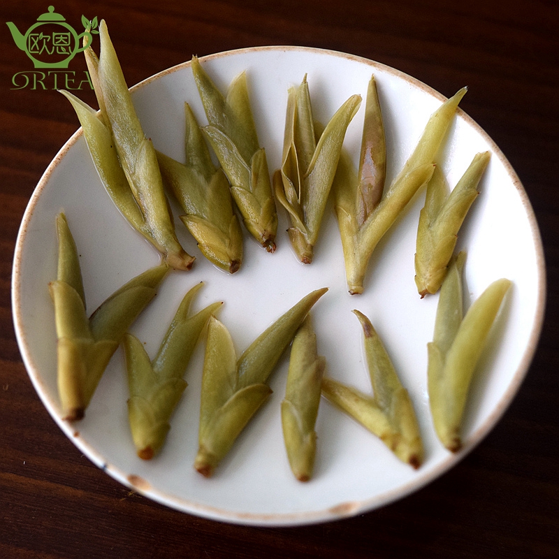 Wild Aged Tea Tree White Yabao Tea Buds Sheng Puerh Tea-